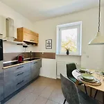 Daniel - Stilvolle Mit Veranda Fuer 4 Personen 아파트 *