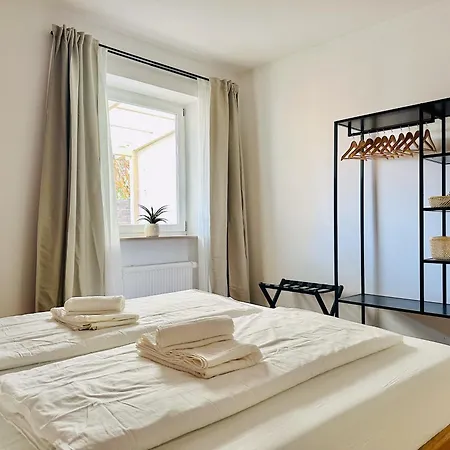 Apartment Daniel - Stilvolle Mit Veranda Fuer 4 Personen *
