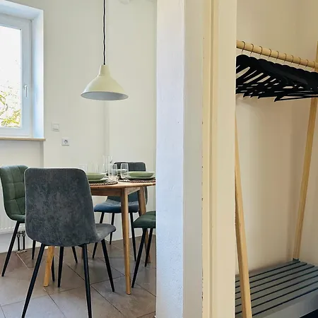 Apartment Daniel - Stilvolle Mit Veranda Fuer 4 Personen Stadtbergen